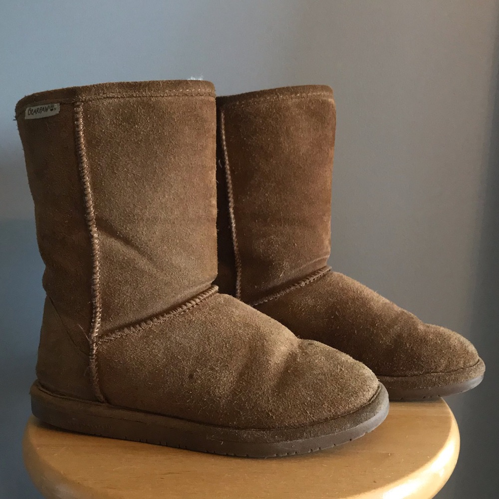 BearPaw Emma-short fuzzy boots